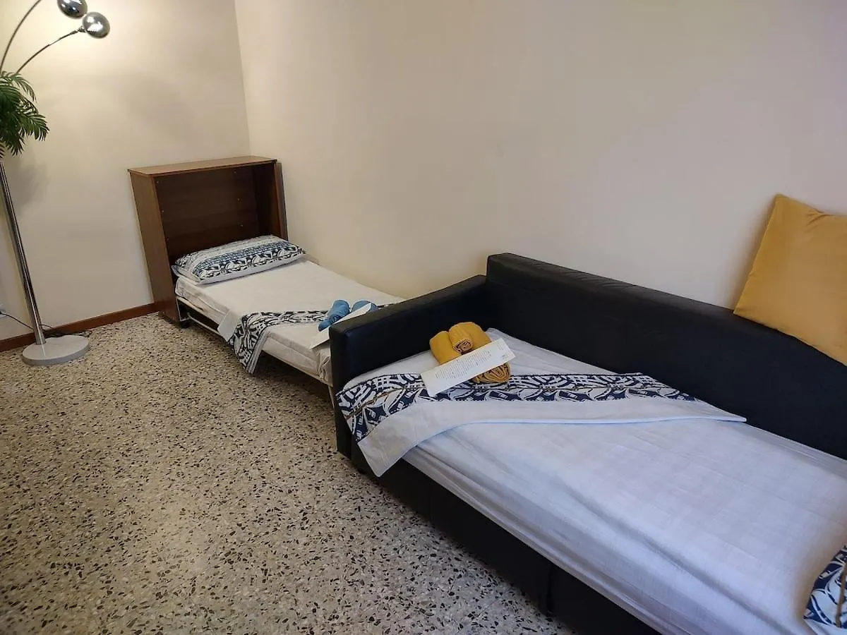Room&Board 2 Bedrooms Up To 7 Beds 1 Bathroom Voghera Apartment