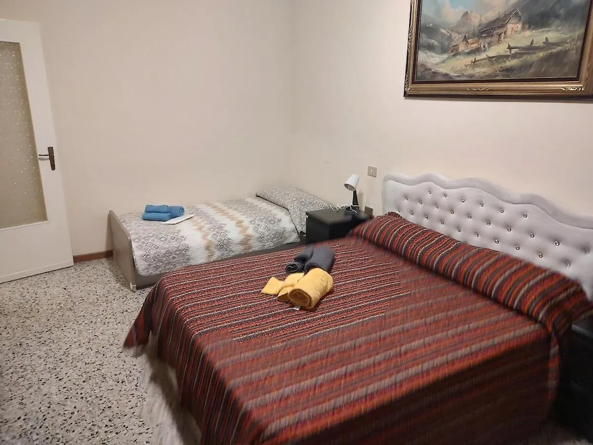 Room&Board 2 Bedrooms Up To 7 Beds 1 Bathroom Voghera Apartment