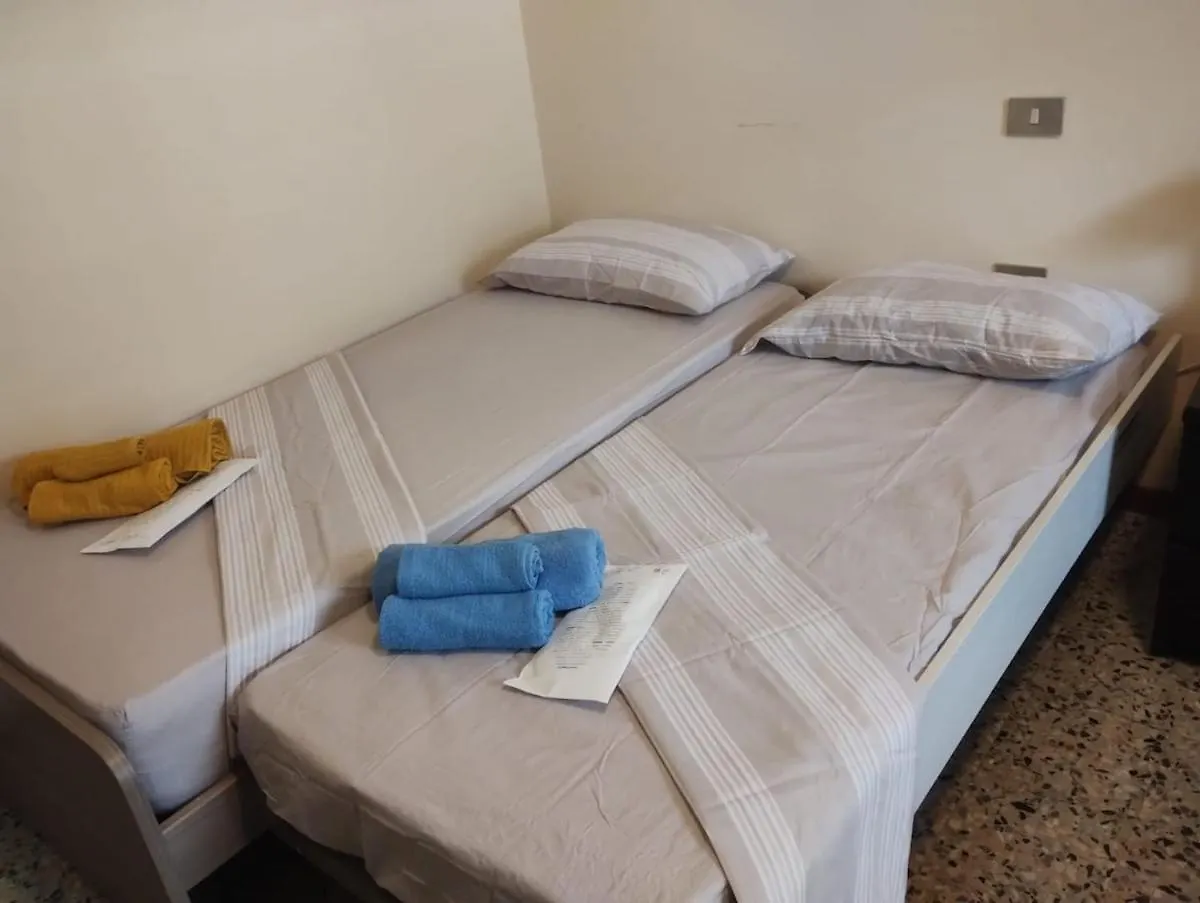 Room&Board 2 Bedrooms Up To 7 Beds 1 Bathroom Voghera 0*,  Italië
