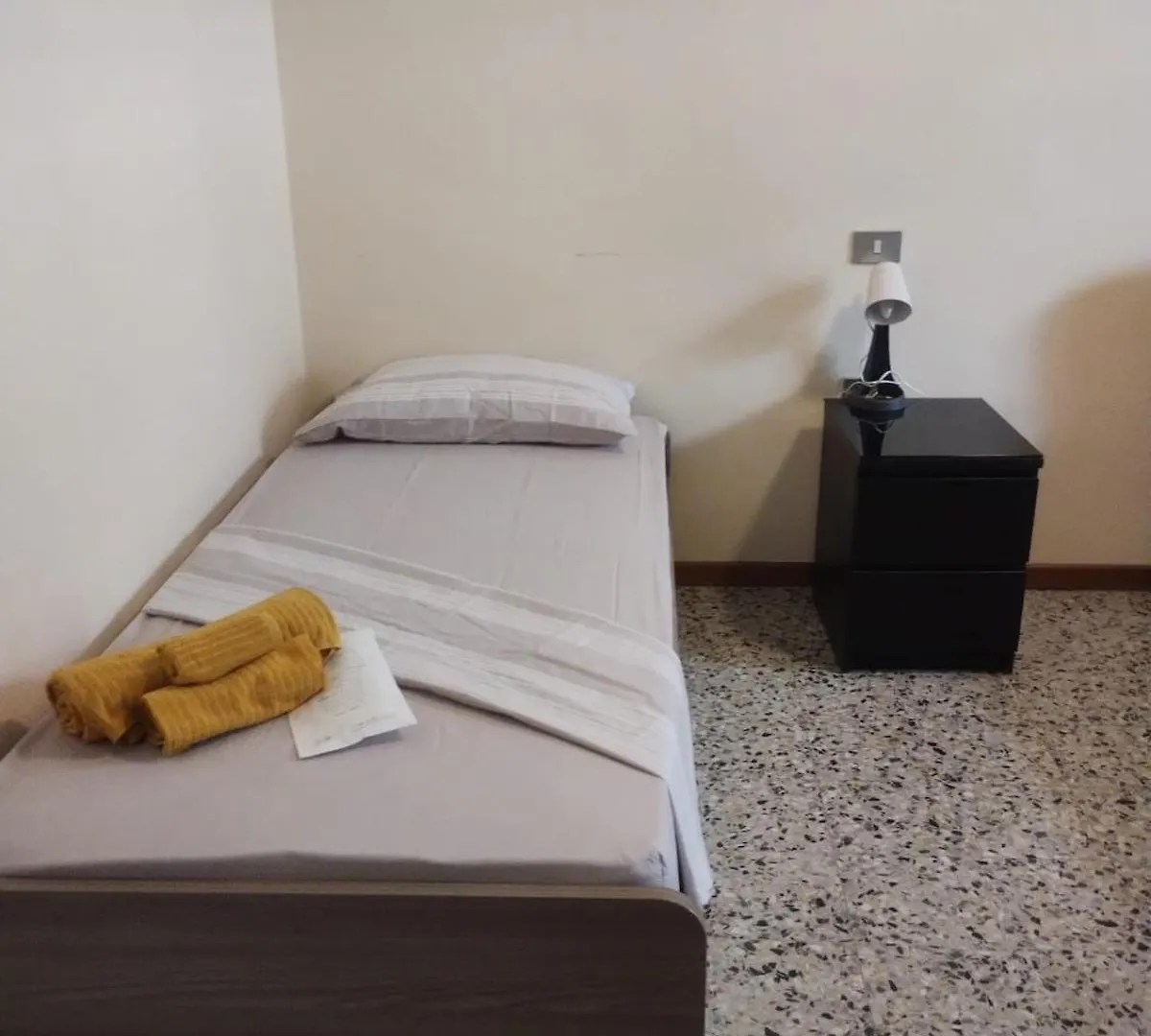 Room&Board 2 Bedrooms Up To 7 Beds 1 Bathroom Voghera Italy